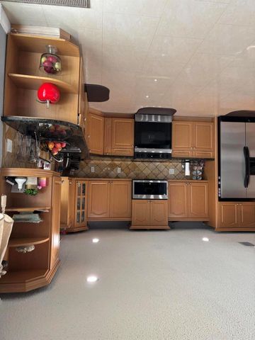 854 Royal Palm Beach Boulevard, Royal Palm Beach, FL 33411