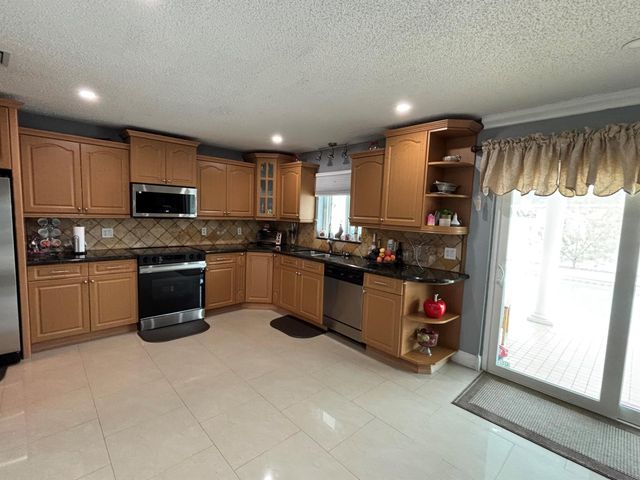 854 Royal Palm Beach Boulevard, Royal Palm Beach, FL 33411