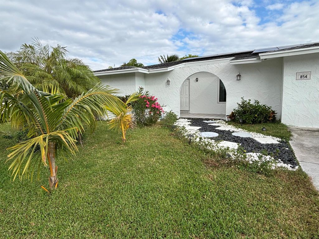 854 Royal Palm Beach Boulevard, Royal Palm Beach, FL 33411