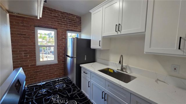 3804 W Sunset Blvd. 201, Silver Lake, CA 90026