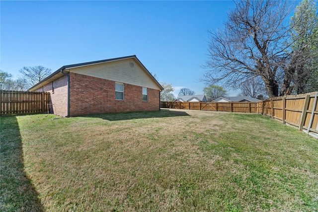 1706 Lawrence Avenue, Springdale, AR 72762