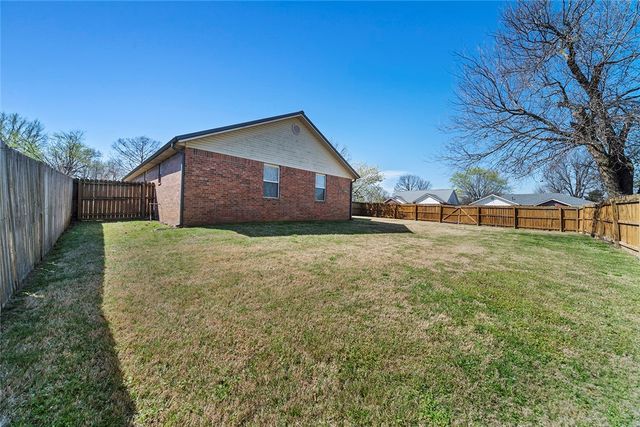 1706 Lawrence Avenue, Springdale, AR 72762