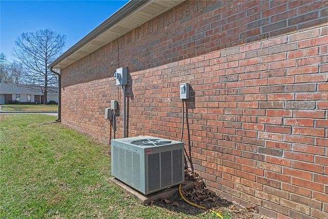 1706 Lawrence Avenue, Springdale, AR 72762