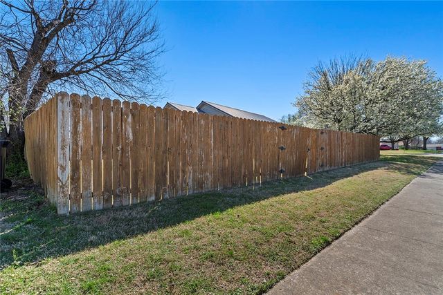 1706 Lawrence Avenue, Springdale, AR 72762