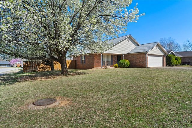 1706 Lawrence Avenue, Springdale, AR 72762