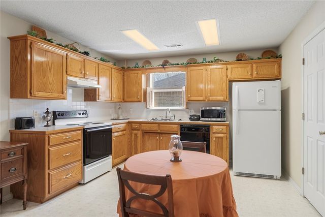 1706 Lawrence Avenue, Springdale, AR 72762