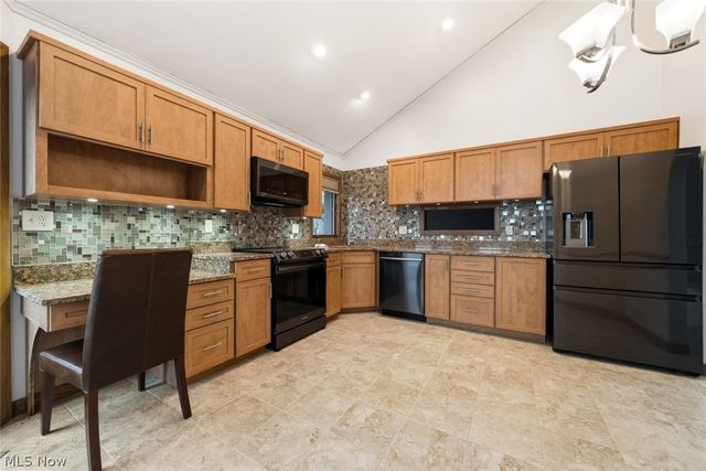 421 Darbys Run, Bay Village, OH 44140