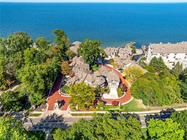 421 Darbys Run, Bay Village, OH 44140