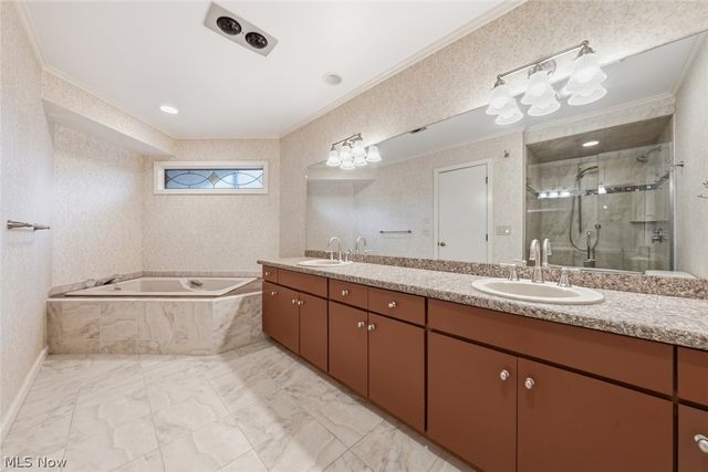 421 Darbys Run, Bay Village, OH 44140