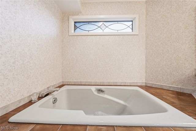 421 Darbys Run, Bay Village, OH 44140