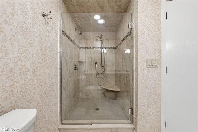 421 Darbys Run, Bay Village, OH 44140