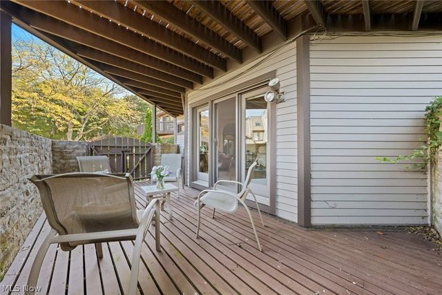 421 Darbys Run, Bay Village, OH 44140