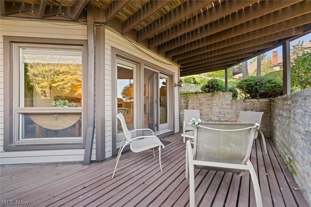 421 Darbys Run, Bay Village, OH 44140