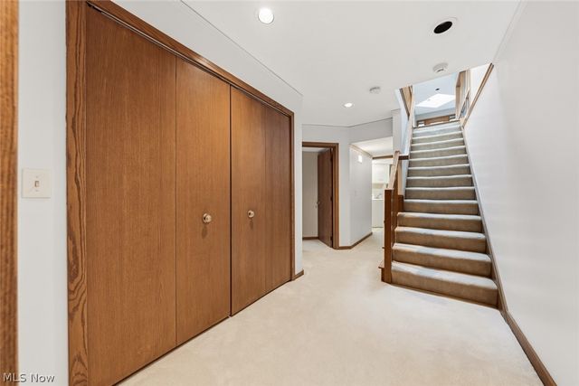 421 Darbys Run, Bay Village, OH 44140