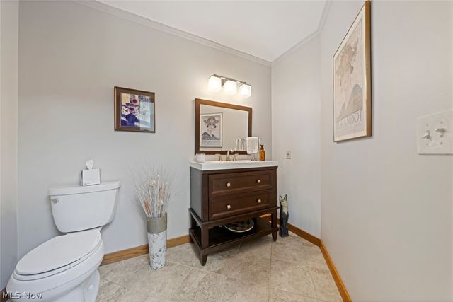 421 Darbys Run, Bay Village, OH 44140