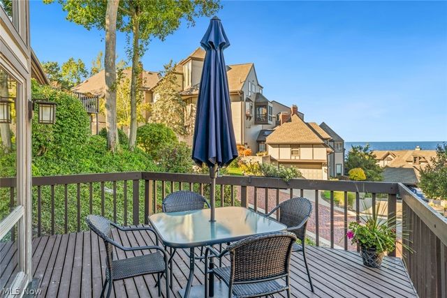 421 Darbys Run, Bay Village, OH 44140