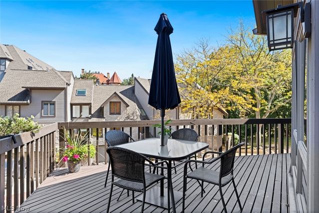 421 Darbys Run, Bay Village, OH 44140