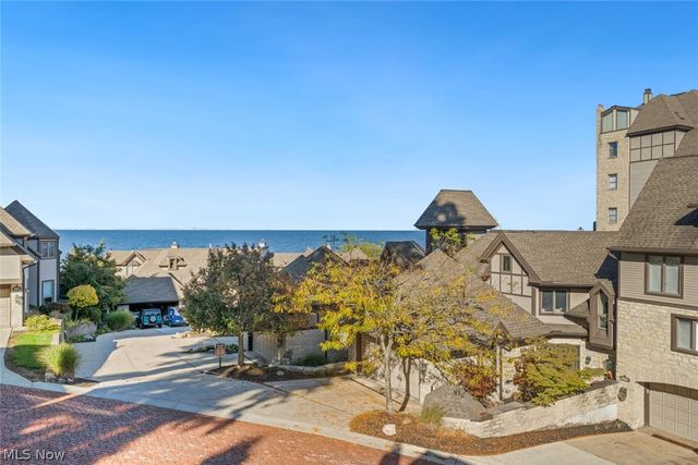 421 Darbys Run, Bay Village, OH 44140