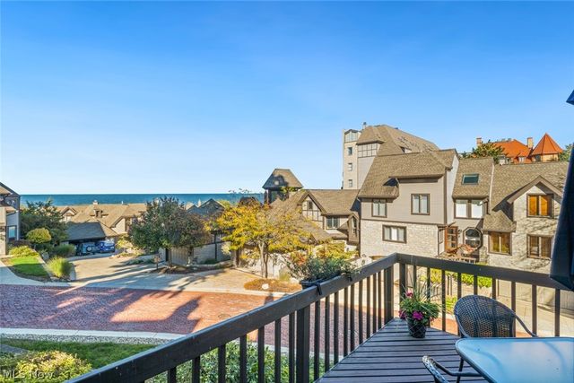 421 Darbys Run, Bay Village, OH 44140