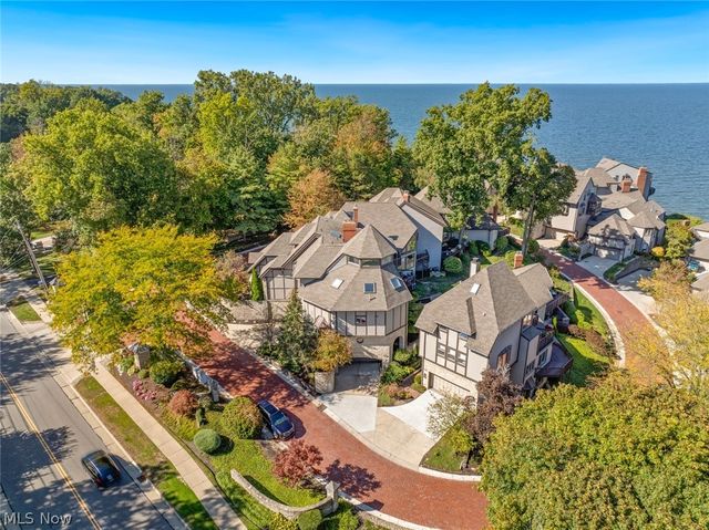 421 Darbys Run, Bay Village, OH 44140