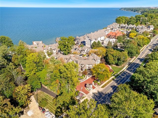 421 Darbys Run, Bay Village, OH 44140