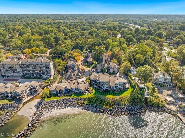 421 Darbys Run, Bay Village, OH 44140