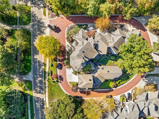 421 Darbys Run, Bay Village, OH 44140