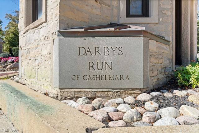 421 Darbys Run, Bay Village, OH 44140