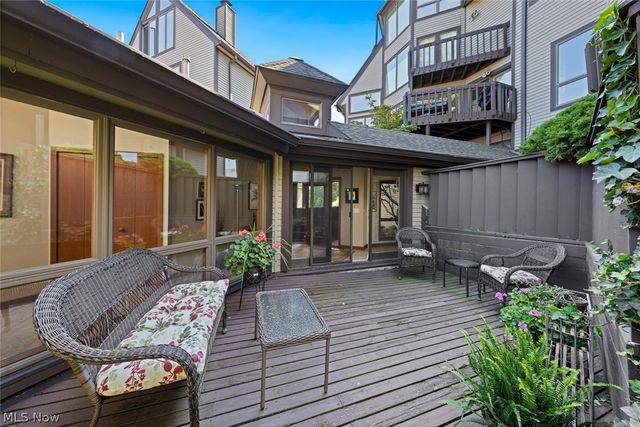 421 Darbys Run, Bay Village, OH 44140