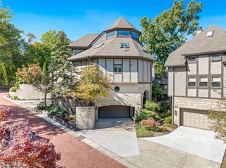 421 Darbys Run, Bay Village, OH 44140