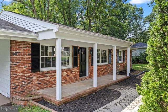 809 SHERWOOD LN, Fredericksburg, VA 22407