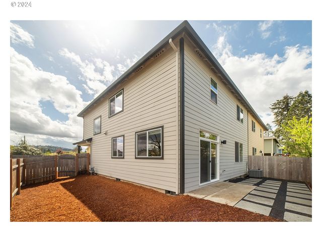 11091 Se MITCHELL St, Portland, OR 97266