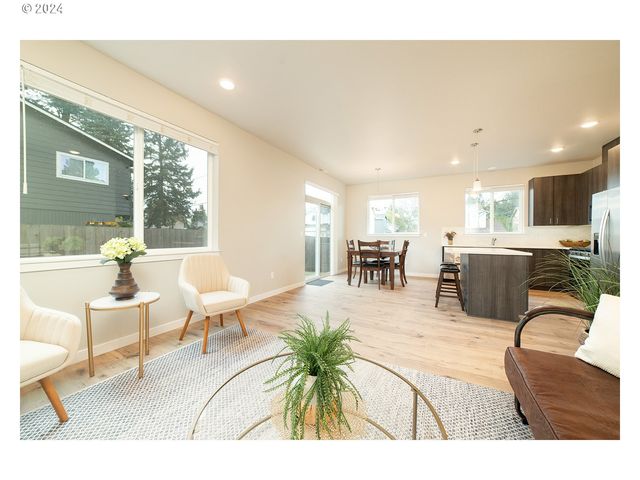 11091 Se MITCHELL St, Portland, OR 97266