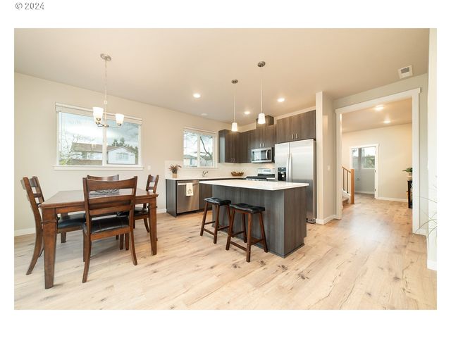 11091 Se MITCHELL St, Portland, OR 97266