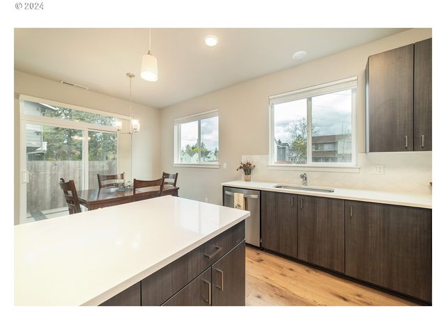 11091 Se MITCHELL St, Portland, OR 97266