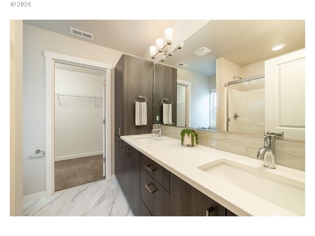 11091 Se MITCHELL St, Portland, OR 97266