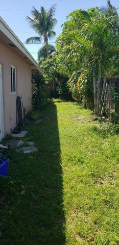 98 Seminole Lane, Boca Raton, FL 33487
