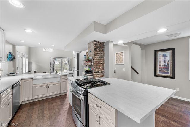 1916 W 44th St, Cleveland, OH 44113