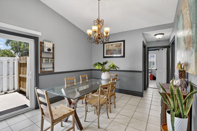 13970 Oaklawn Place, Davie, FL 33325