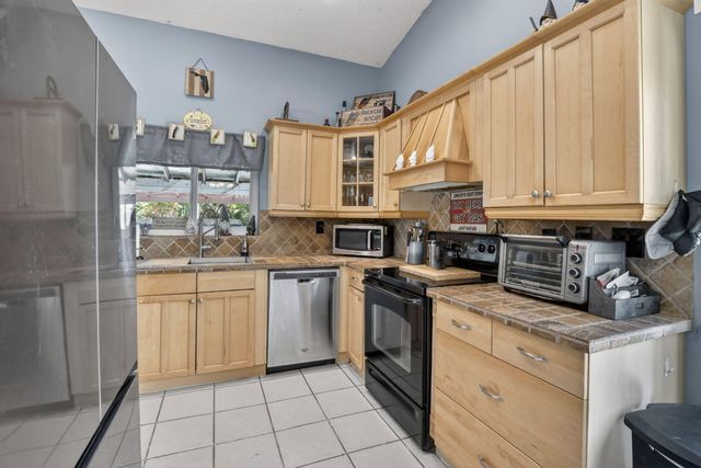 13970 Oaklawn Place, Davie, FL 33325