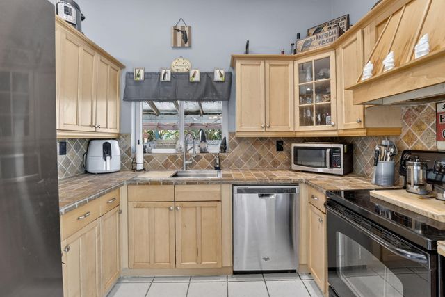13970 Oaklawn Place, Davie, FL 33325