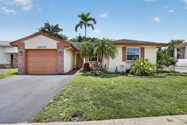 13970 Oaklawn Place, Davie, FL 33325