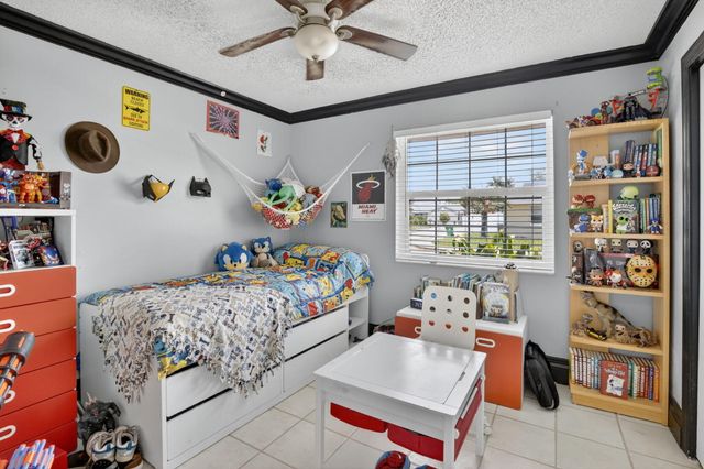 13970 Oaklawn Place, Davie, FL 33325