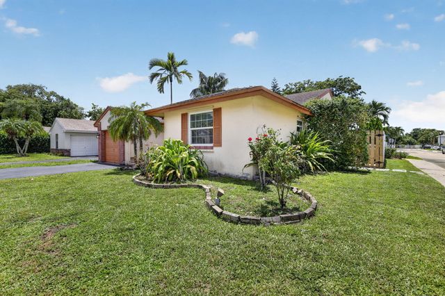 13970 Oaklawn Place, Davie, FL 33325
