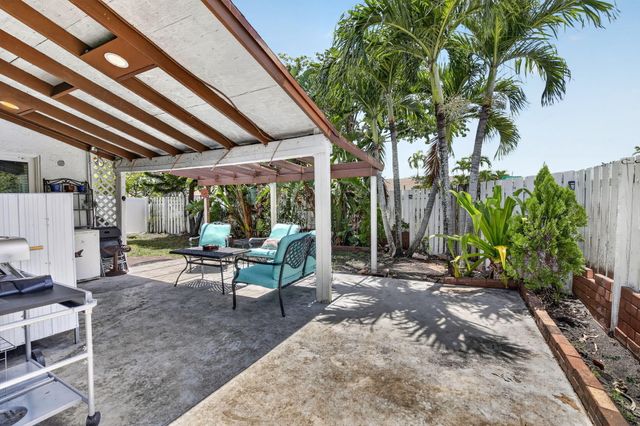 13970 Oaklawn Place, Davie, FL 33325