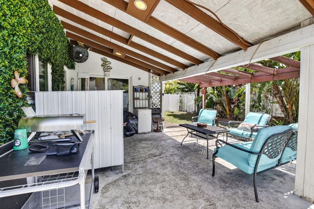 13970 Oaklawn Place, Davie, FL 33325