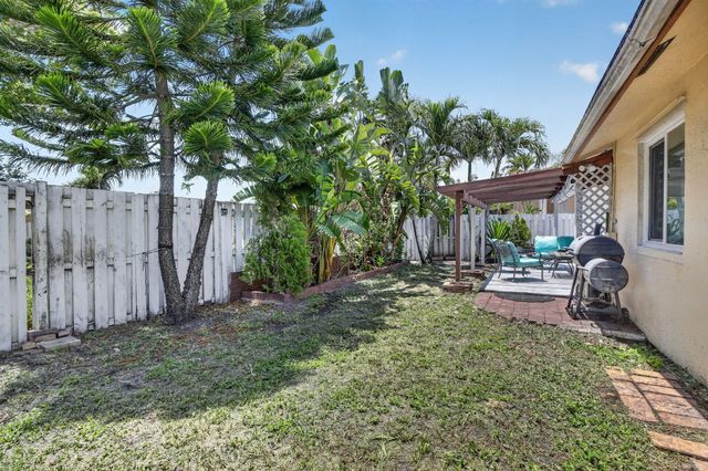 13970 Oaklawn Place, Davie, FL 33325