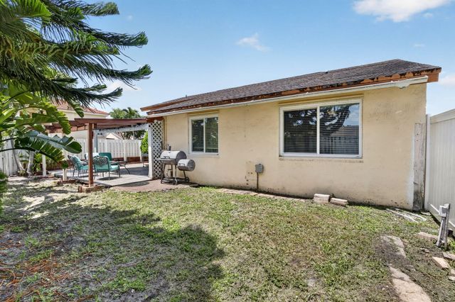 13970 Oaklawn Place, Davie, FL 33325