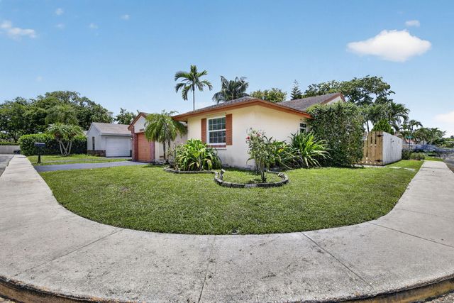 13970 Oaklawn Place, Davie, FL 33325