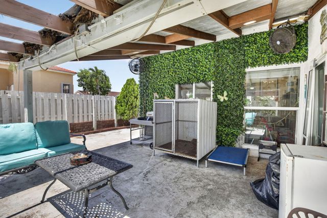 13970 Oaklawn Place, Davie, FL 33325